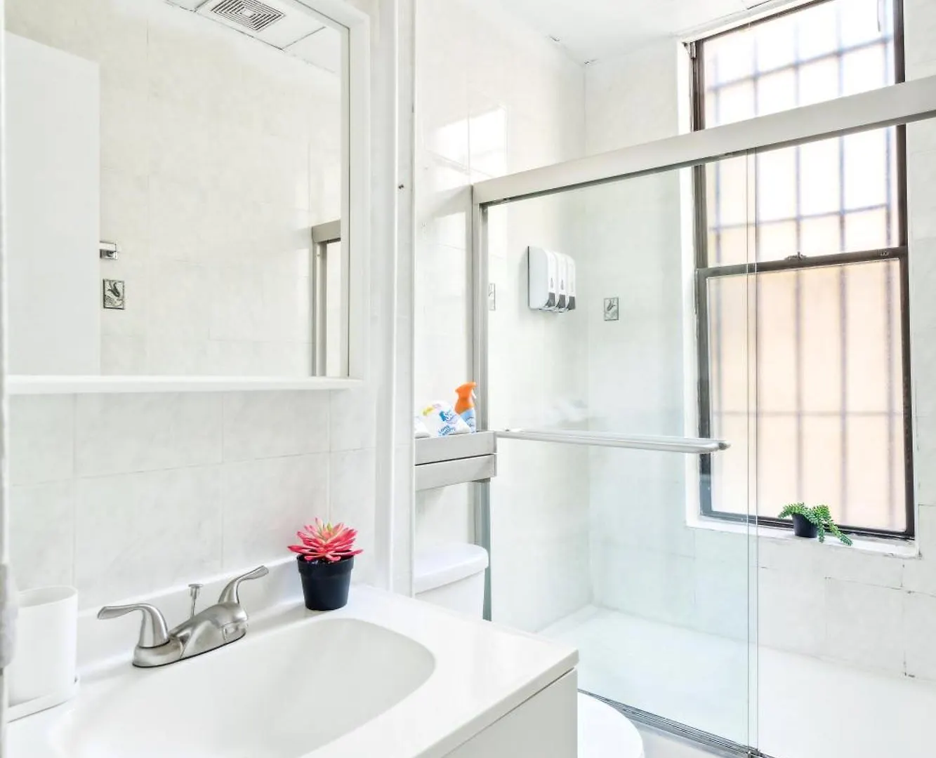 2 Bedroom Cozy Central Apartment New York